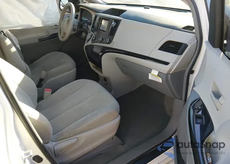 2012 Toyota Sienna Base V6 7 Passenger z USA, uszkodzony, nr VIN 5TDZK3DC0CS179391